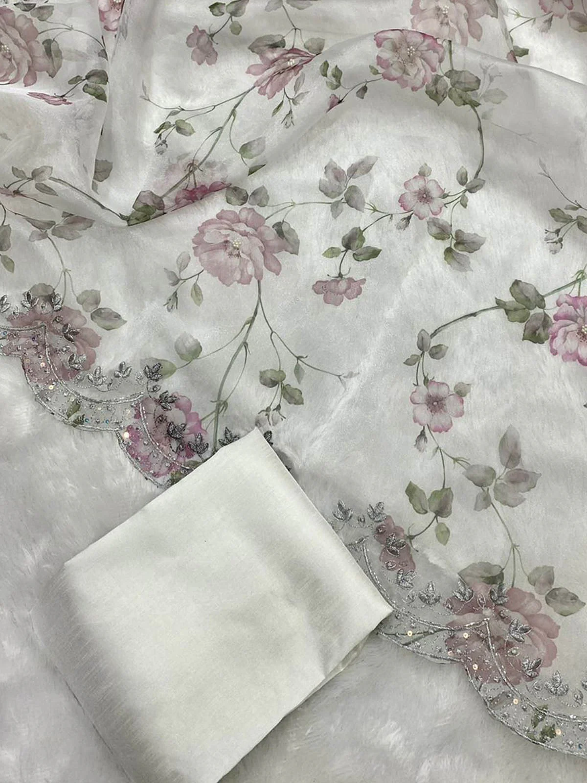 Odette Women White Organza Floral Print Saree With Unstitched Blouse - Image 7