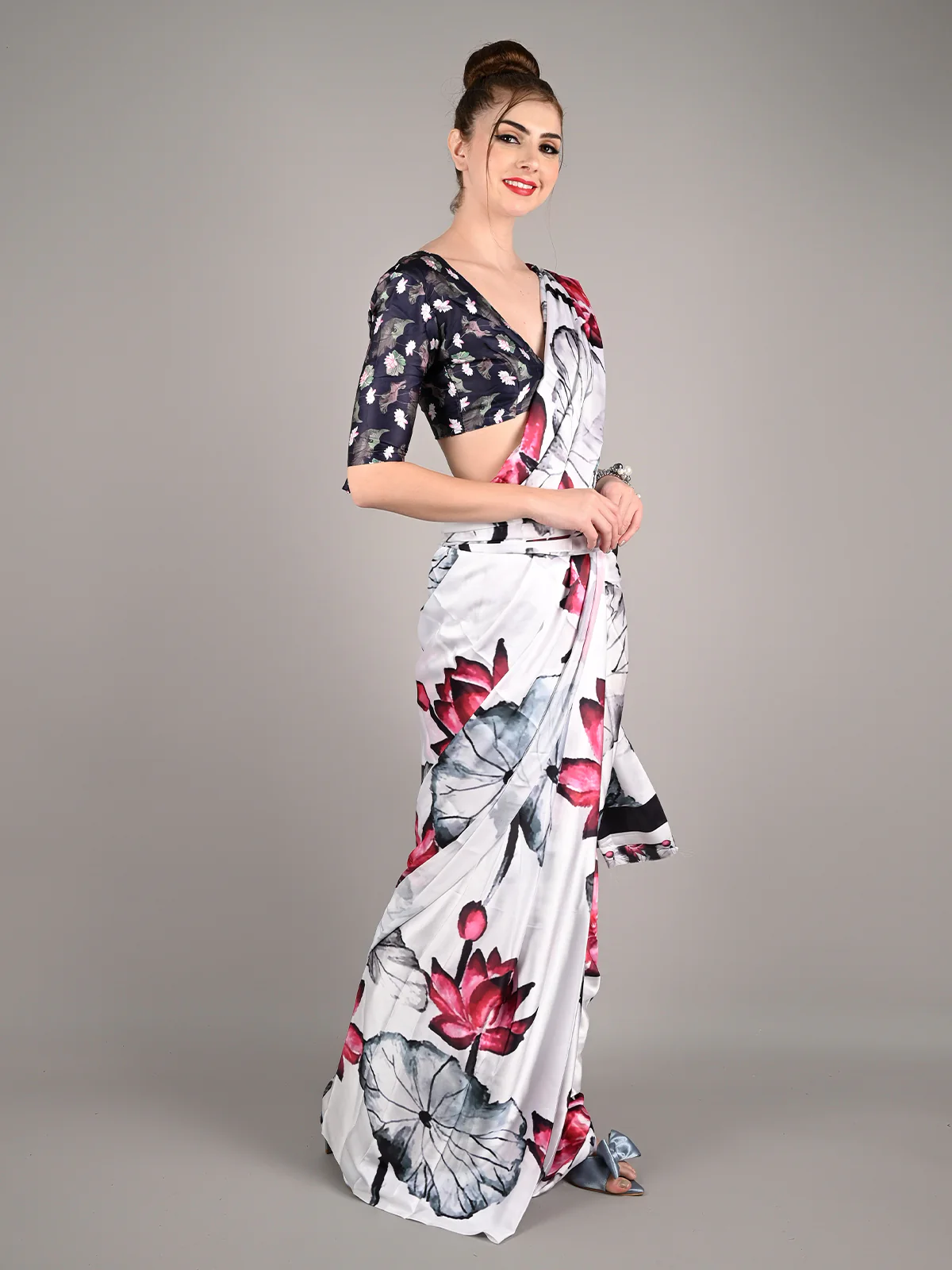 Odette Women White Satin Crepe Printed Saree With Unstitched Blouse - Image 2