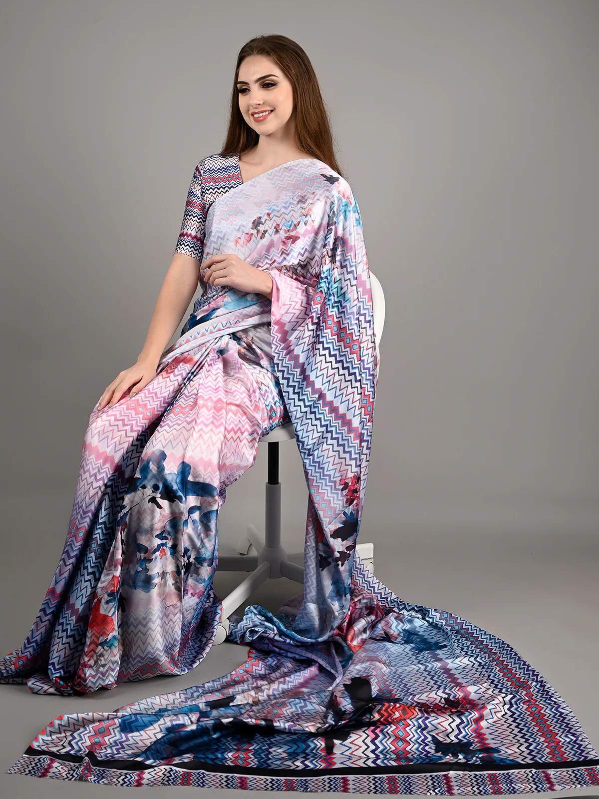 Odette Women White Silk Blend Digital Floral Print Saree With Unstitched Blouse - Image 2