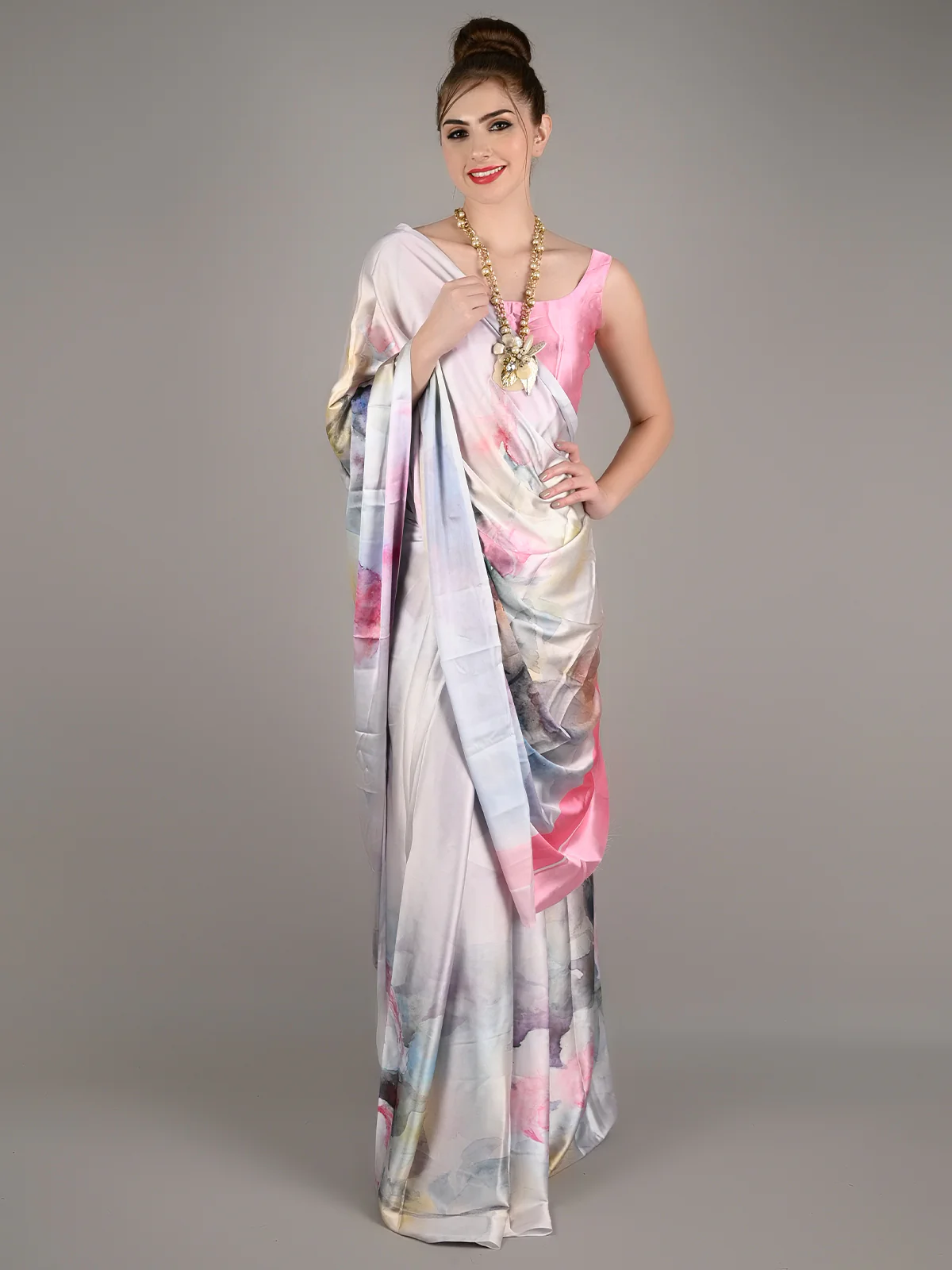 Odette Women White Silk Blend Digital Floral Print Saree With Unstitched Blouse