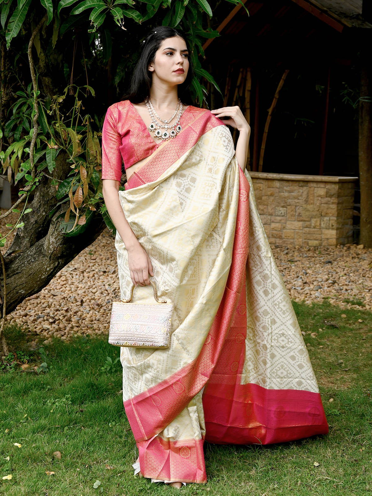Odette Women Apricot Silk Handloom Weaving Saree With Unstitched Blouse