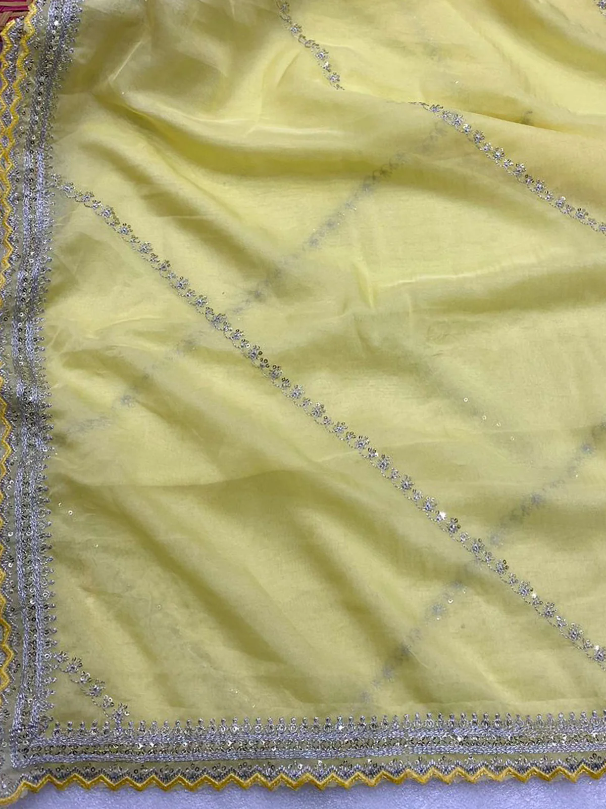 Odette Women Yellow Organza Embroidered Saree With Unstitched Blouse - Image 6