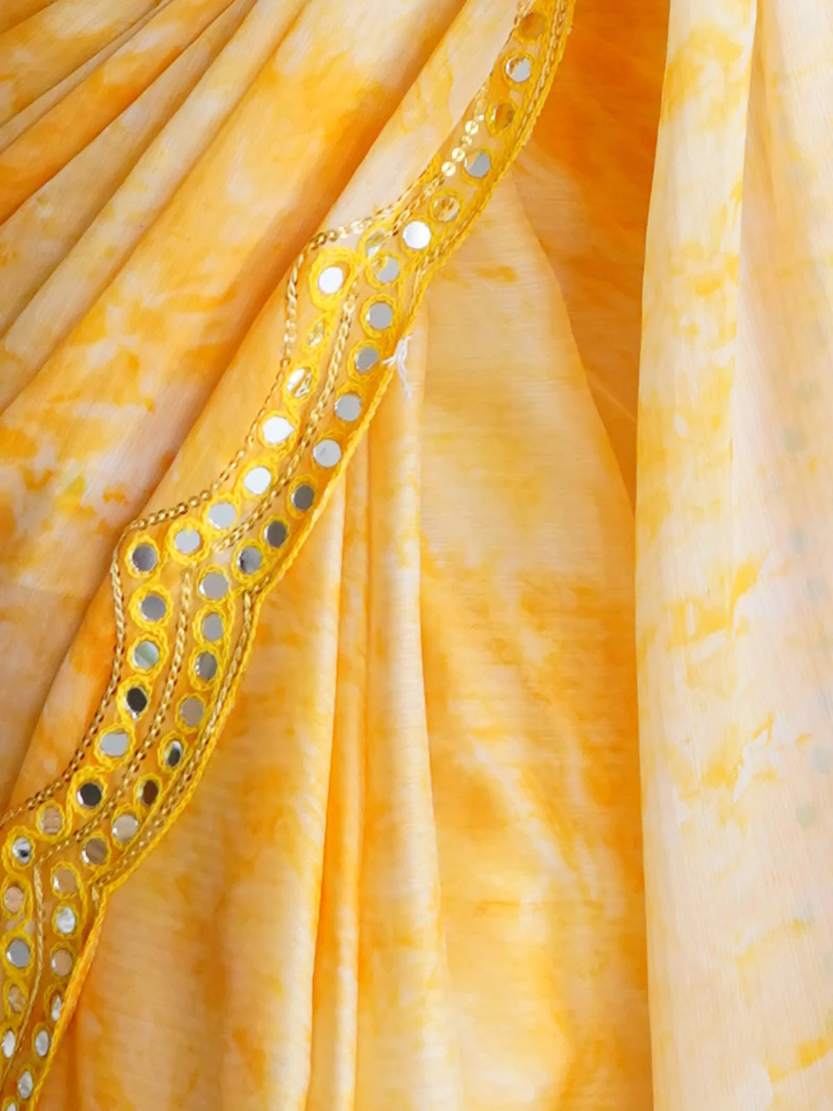 Odette Women Yellow Satin Georgette Prism Print Saree With Unstitched Blouse - Image 8