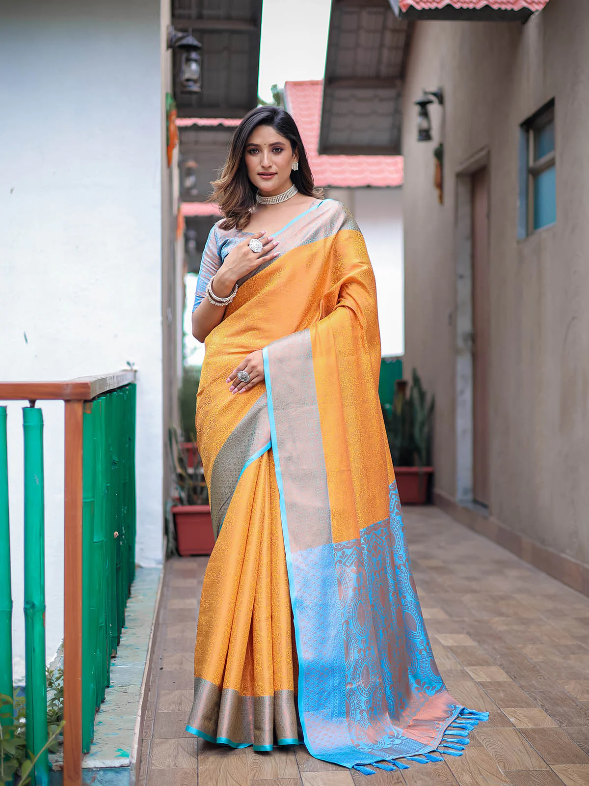 Odette Women Yellow Silk Blend Woven Saree With Unstitched Blouse - Image 2