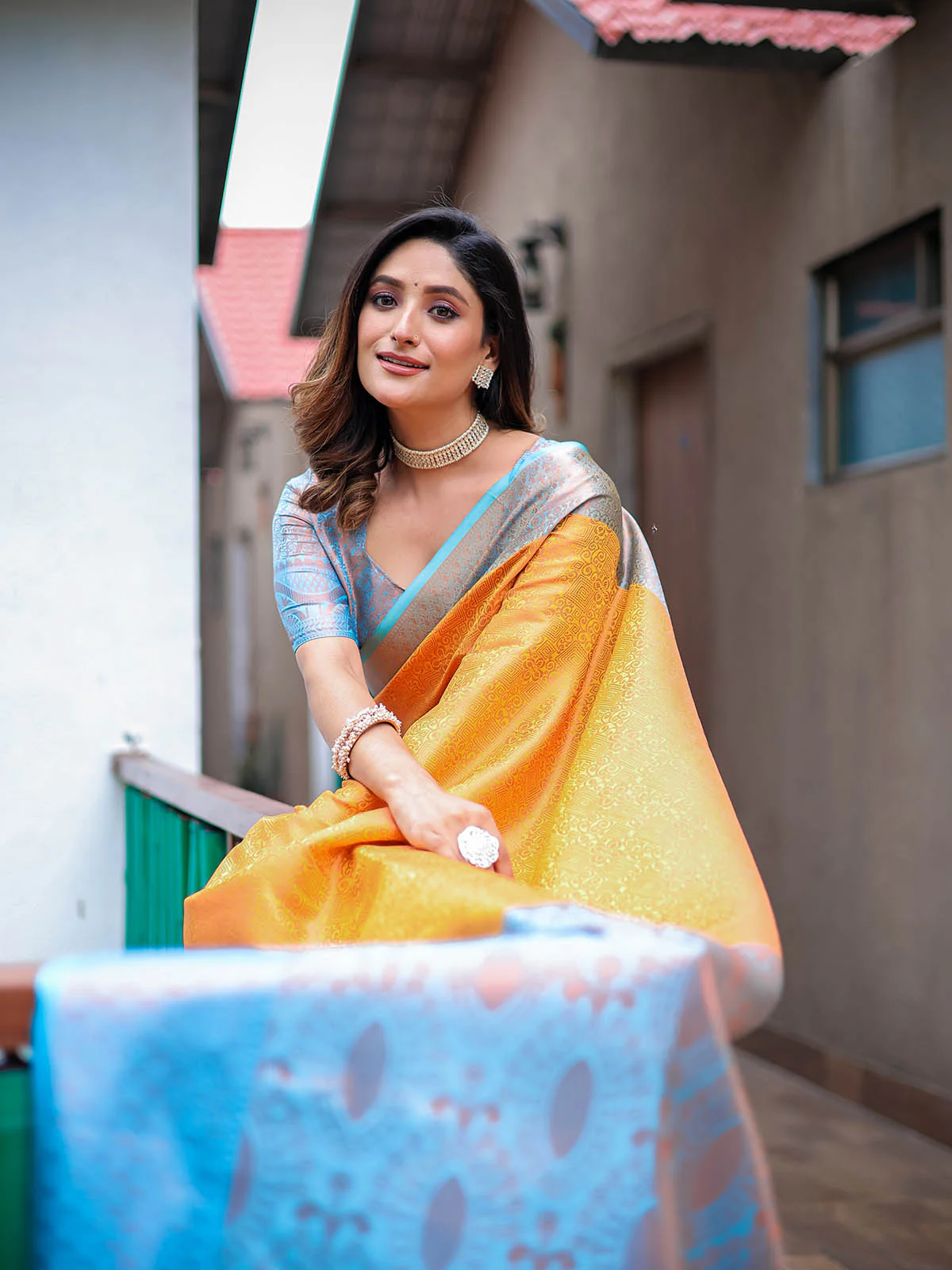 Odette Women Yellow Silk Blend Woven Saree With Unstitched Blouse - Image 5
